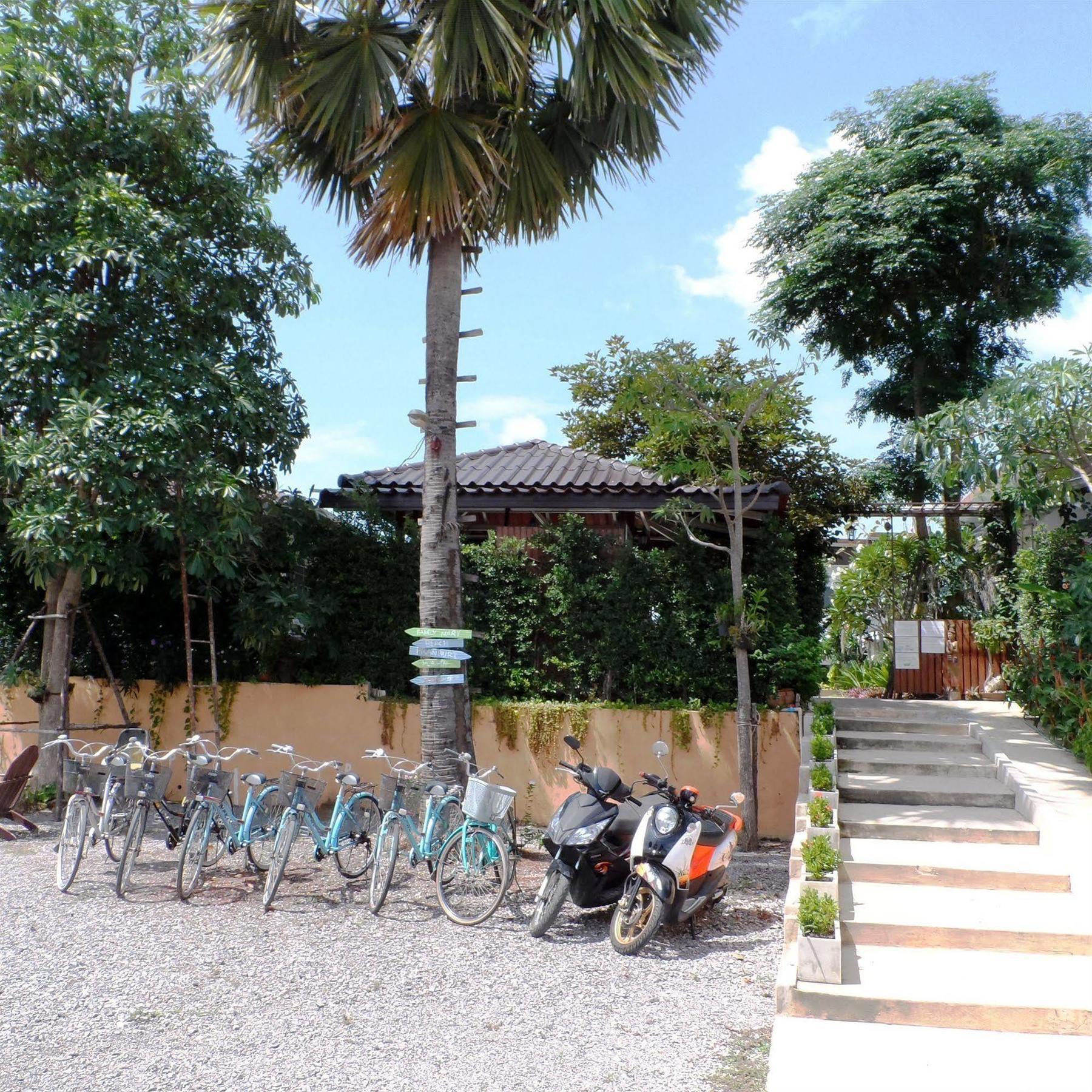 Baan Sabaaidee - Adult Friendly Hotel HHQ Buitenkant foto