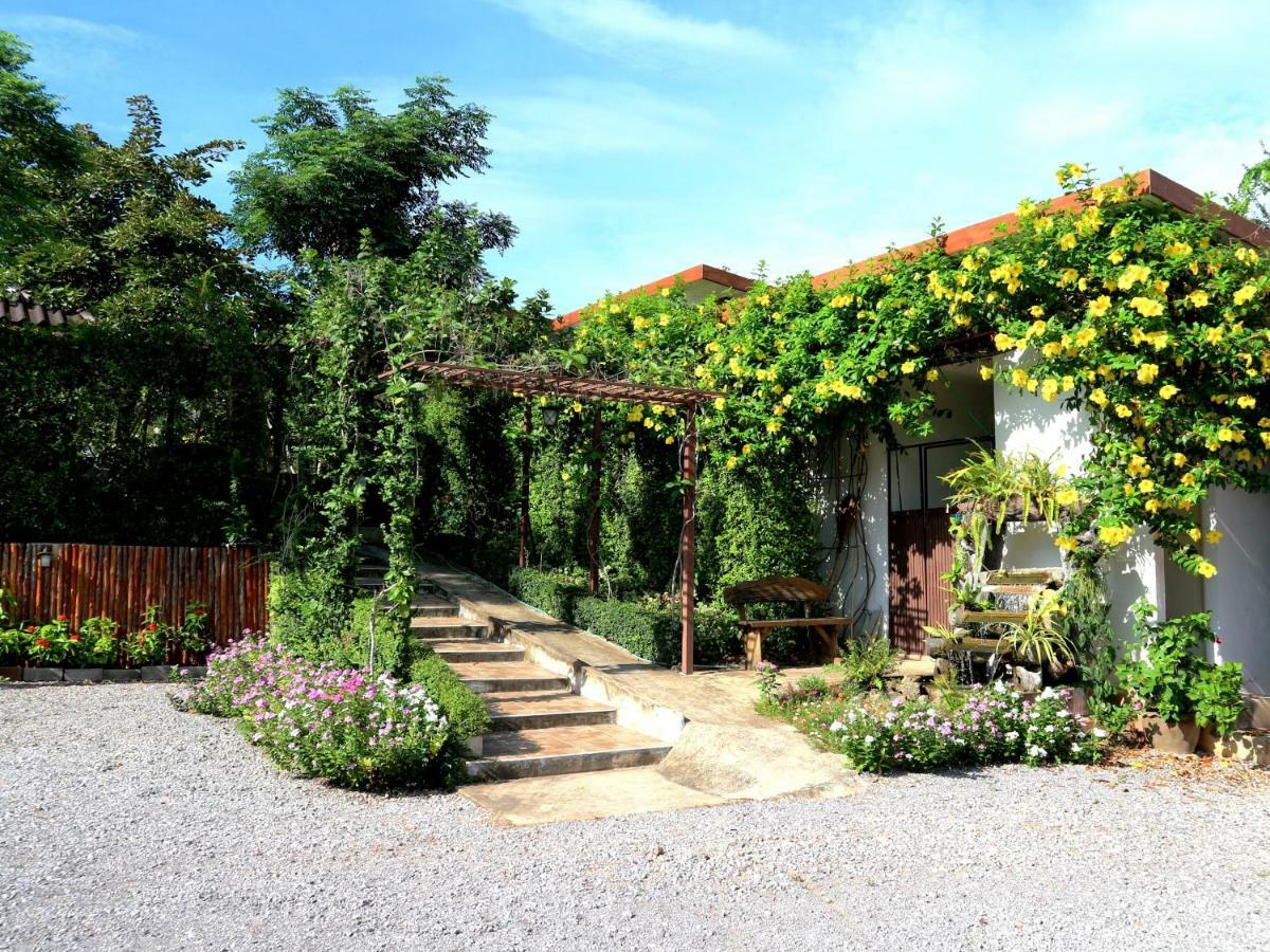 Baan Sabaaidee - Adult Friendly Hotel HHQ Buitenkant foto